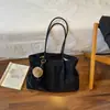 Bolsa Grande Capacidade Retrô Feminina 2026 Outono/Inverno Nova Casual Simples Bolsa de Ombro de Mão Versátil Bolsa Tote para o Dia a Dia