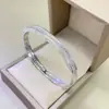 Versão de Luxo de uma Fileira de Pulseiras de Diamante Branco para Mulheres, Banhada com Precisão em 18K, Estilo de Luxo Acessível, Zircônia da Moda e Personalizada para Transmissão ao Vivo Dj