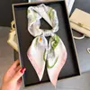 Bufanda de Seda Estilo Coreano con Estampado de Flores de Primavera Bufanda Cuadrada Chal de Alta Gama Protección Solar Bufanda para Cuello Bufanda Cuadrada Pequeña Pañuelo para la Cabeza Bufanda para Mujer