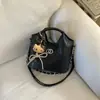 Bolsa de Ombro Versátil Nova Moda Transfronteiriça com Toque de Luxo, Bolsa Saco Retrô para o Dia a Dia, Bolsa de Mão Acolchoada Simples Casual