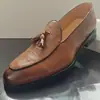 Zapatos Nuevos de Hombre Four Seasons Moda Juvenil Ropa Exterior Borla Grabado Estilo Británico Retro Zapatos sin Cordones Puntiagudos para Hombre