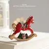 Novos enfeites de cavalo de balanço de resina de Natal, perfeitos para criar uma atmosfera festiva, decorar janelas, tampos de mesa, casas e festas