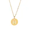 Venta caliente transfronteriza collar con letra de acero de titanio colgante redondo 26 mayúsculas en inglés collar de joyería pulida al por mayor