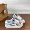 Zapatillas de leopardo versátiles y de moda estilo coreano para mujer, novedad primavera-verano 2026, zapatillas deportivas casual de suela gruesa para aumentar la altura, de caña baja