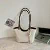 Bolsa tote elegante e minimalista com blocos de cor, grande capacidade, adequada para passeios casuais, ir ao trabalho e uso diário; uma bolsa de ombro moderna e única que pode ser carregada sob o braço