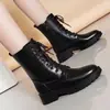 Invierno 2026 Nuevo Estilo Británico con Cordones Botas Martin de Felpa para Mujer Suela Gruesa que Aumenta la Altura Antideslizante Suela Suave Versátiles Zapatos Individuales