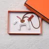 Colgante de Poni de Cuero Genuino Llavero de Cuero Hecho a Mano Piel de Oveja Poni Decoración para Asa de Bolso de Moda Venta al por Mayor