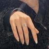Anillo abierto español de lujo ligero de alta gama con diseño de nicho de piedra lunar francesa irregular simple para mujer
