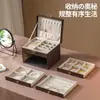 Caja de almacenamiento de joyería de cuero PU de alta calidad de tres y cuatro capas con cajones y compartimentos para guardar anillos, pendientes y collares