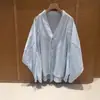 Chaqueta cárdigan ligera de cinta plisada con textura retro artística de tres botones para mujer, camisa holgada tipo murciélago, cárdigan de ramio