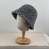 Sombrero de Pescador de Punto Nuevo de Alta Calidad Otoño/Invierno Estilo Coreano Versátil Liso Cálido Protección contra el Frío Sombrero de Cubo de Lana Hace que la Cara se Vea Más Pequeña