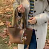 Nova Bolsa Tote Fashion de Grande Capacidade para Mulheres no Outono e Inverno para o Dia a Dia, Deslocamento, Casual, Versátil, Prática, de Ombro Único, para o Braço