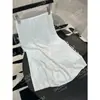Recomendación PrincipalColección Nueva Primavera Temprana Yuran 26: Terciopelo de Seda de Tejido Denso Corte Diagonal Satén Brillante Flor de Hielo Terciopelo Falda Sirena