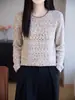 Suéter de tricô jacquard artístico estilo francês com bolinhas coloridas e design em renda vazada, gola redonda, textura única, peça versátil feminina para primavera e outono