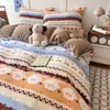Juego de ropa de cama de cuatro piezas con forro polar para invierno, con tejido de leche polar suave, cómodo y de alta densidad, y un juego de sábanas de tres piezas con temática de cachorros de lunares