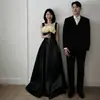 Vestido de noiva leve tomara que caia estilo francês modelo novo 2026 para noivas, vestido simples de cetim off-white para cartório e noivado