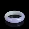 Venta al por mayor del fabricante Mascarilla exterior Pulsera de jade semipúrpura y mitad blanca Imitación de jade Hetian Flor flotante de jade blanco Pulsera para sala de transmisión en vivo violeta