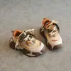 Tênis da moda para meninos 2026 novo primavera e outono sapatos de pai infantis tênis de corrida versáteis com sola macia para crianças mais velhas