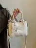 Bolso de mano pequeño exquisito transfronterizo para mujer 2026 nuevo bolso de hombro con patrón tejido para el trabajo y los desplazamientos bolso cruzado tipo cubo