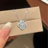 Collar de Plata de Ley S925 Trébol de Cuatro Hojas de la Suerte para Mujer, Joyería de Lujo Ligero, Colgante Completo de Diamante, Cadena Clavicular Versátil de Diseño Simple