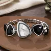 Novo Relógio Feminino de Moda com Aparência Sofisticada de Luxo Leve, Irregular, com Cristais, Nicho, Aparência Sofisticada, Quartzo, Atacado