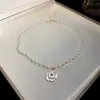 Colar floral de pérolas com cravação de diamantes estilo vintage francês, sensação de luxo leve e de alta qualidade, versátil e elegante, adequado para o dia a dia, atacado