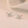 Pendientes de botón de estrella de plata de ley 999, temperamento de lujo ligero, pendientes de estrella de cuatro puntas de alta gama, simples, súper de hada, pendientes de presión para cartílago