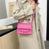 Bolso Pequeño de Color Sólido con Texto para Mujer 2024 Nuevo Cadena Portátil de Hombro Cruzado Moderno Simple Bolso Cuadrado Pequeño Romboidal