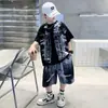 Roupa de Verão para Meninos 2026 Novo Estilo de Verão para Crianças Maiores, Conjunto Esportivo Legal Estiloso da Moda de Manga Curta para Meninos