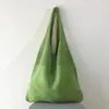Bolsa de Ombro Única Vazada Tecida à Mão Feminina Transfronteiriça Nova Bolsa Tote Bolsa de Praia Grande Capacidade Bolsa de Mão Fashion