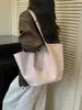 Bolso cubo tejido súper popular para mujer, nuevo modelo de verano 2026, de alta gama, lujo ligero, nicho, versátil para el trabajo, bolso de hombro