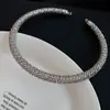 Diseño único de nicho para comercio electrónico transfronterizo: collar de metal sencillo para mujer, gargantilla minimalista personalizada con un toque fresco y sofisticado
