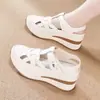 Zapatos de Mujer de Cuero Suave Huecos con Suela Gruesa de Tacón Alto 2026 Verano Nuevos de Boca Baja con Suela Suave Zapatos Casuales Cómodas Sandalias de Cuña para Madre