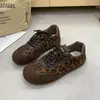 Zapatos planos de mujer transpirables, de suela suave, con estampado de leopardo, estilo retro, colección nueva 2026, bloques de color versátiles, ligeros, con cordones.