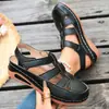 Sandálias de Salto Anabela Novas de Verão Bico Fechado Vazadas Respiráveis Femininas Comércio Exterior Tamanho Grande Plataforma Solado Grosso Velcro Sapatos Femininos Tamanho 44