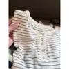 Blusa Simples de Listras com Decote V, Botões e Mangas Longas para Mulheres, Camiseta Solta com Gola Henley para Primavera/Outono, Camisa Base de Estilo Suave para Camada Interna
