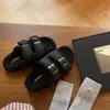 Zapatillas de casa en stock modelo nuevo 2026, suaves y acogedoras, sin cordones, de doble tira, para exteriores, suela gruesa, peludas, tipo Birkenstock para mujer