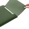 Funda para portátil compatible con MacBook Neo, hecha de material de cuero en la misma serie de colores, ofreciendo un toque premium