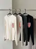 Camiseta básica de manga longa em fleece com gola redonda para mulheres, apresentando uma textura fina escovada, propriedades de retenção de calor e opções versáteis para camadas.. 777