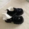 Zapatos de plataforma de cuero estilo británico retro con punta redonda para mujer, nueva colección otoño/invierno 2026, versátiles con diseño de lazo