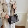 Bolsa de Mão Grande e Elegante Simples Feminina 2026 Novo Estilo Textura de Nicho Bolsa Tote Casual Versátil Bolsa de Ombro