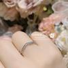 Anillo de moissanita de imitación de camelia para mujer, anillo de dedo índice de estilo ins, sencillo y combinable, diseño de nicho de estilo coreano, anillo de diamantes en forma de V