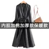 Casaco de Couro Feminino, Trench Coat de Couro Extra-Longo Acima do Joelho, Outono e Inverno 2026, Casaco de Couro Acolchoado, Jaqueta para Meia-Idade Plus Size