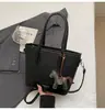 2026 Nuevo Estilo Simple y de Alta Gama Moda Femenina Versátil Bolso de Hombro Casual para el Trabajo Bolso Cruzado Bolso de Mano Moderno