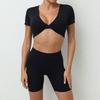 Nuevo traje de yoga para mujer, con escote en V cruzado y manga corta, ajustado para correr.