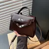 Bolsa de Mão Quadrada Pequena Tendência e Fashion para Mulheres 2025 Nova Versátil Ombro Transversal Bolsa Kelly