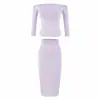 Conjunto de top de tricô ombro a ombro e saia puramente atraente e sexy com um design único apresentando um recorte e uma silhueta ajustada