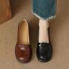 Sapatilhas Femininas de Couro Macio com Bico Redondo e Salto Grosso 2025 Novo Outono Estilo Retrô Salto Médio Sapatos Pequenos de Couro Marrom Salto Médio Sapatos de Trabalho
