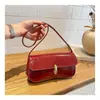 Bolso de Hombro para Mujer, Estilo Francés de Moda 2026, Nuevo, Retro, con Hebilla de Candado, Elegante, para Llevar Debajo del Brazo o en la Mano