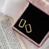 Pendientes con hebilla en forma de U de estilo francés, estilo frío, diseño resistente a la decoloración, personalidad de temperamento avanzado, celebridades de Internet, nicho de moda para mujeres.
